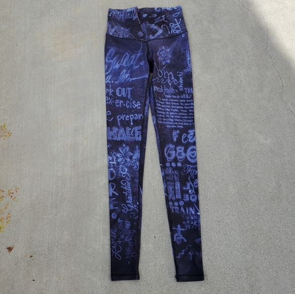 ASO J. LO RARE NIYAMA SOL CHALK GRAFFITI LEGGINGS SMALL NWOT SOLD OUT - Picture 2 of 7